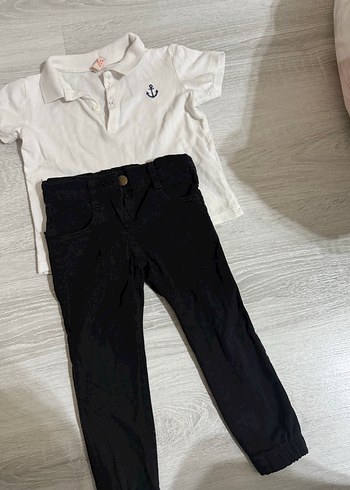 Erkek Çocuk Siyah Düğmeli Denim Pantolon ve tşirt
