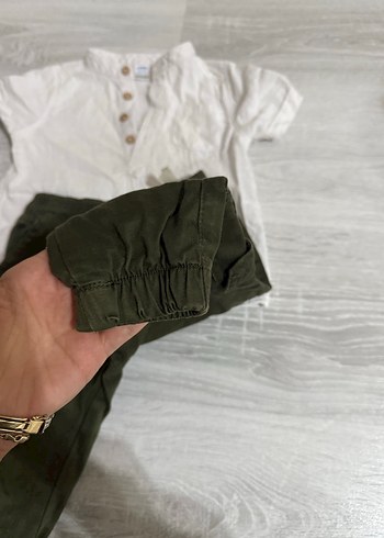 LC Waikiki Düğmeli Beyaz Tişört ve Haki Kargo Pantolon