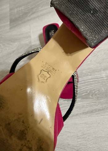 39 Beden Pembe Topuklu Kadın Terlik