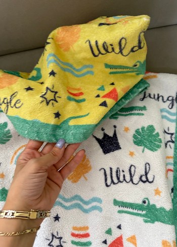 Kapüşonlu Renkli Baskılı Erkek Çocuk Bornozu - Görsel 5