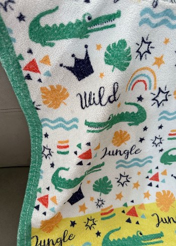 Kapüşonlu Renkli Baskılı Erkek Çocuk Bornozu - Görsel 2