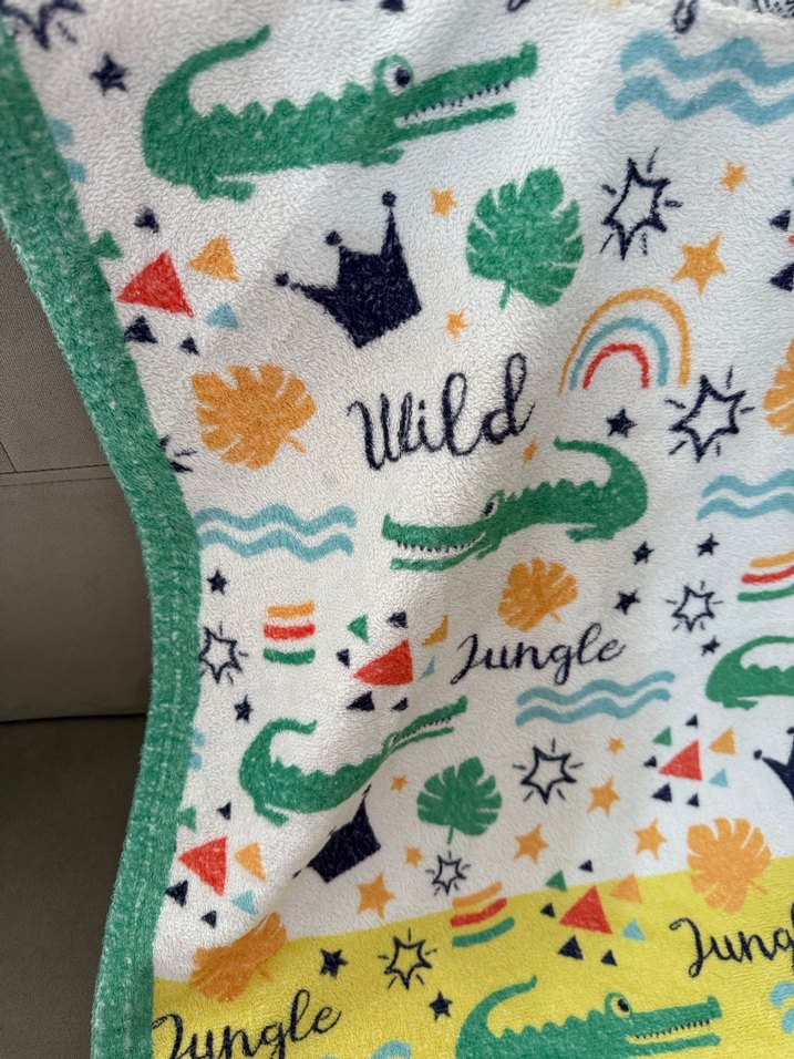 Kapüşonlu Renkli Baskılı Erkek Çocuk Bornozu - Görsel 2