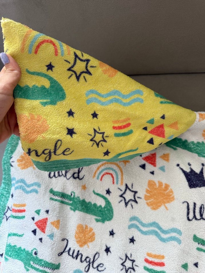 Kapüşonlu Renkli Baskılı Erkek Çocuk Bornozu - Görsel 4