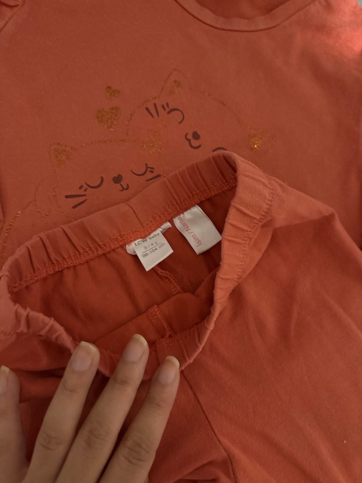 Kız Çocuk Kahverengi Fırfırlı Uzun Kollu Tişört - Görsel 4