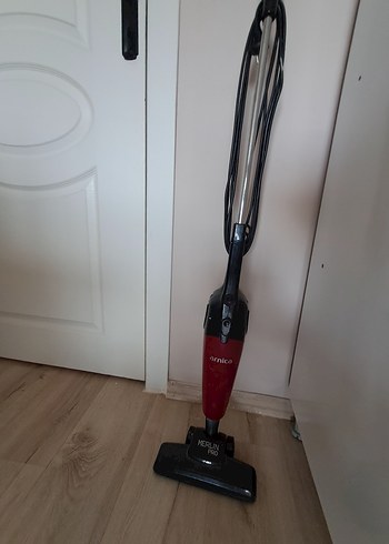 Kırmızı Dikey Elektrikli Süpürge