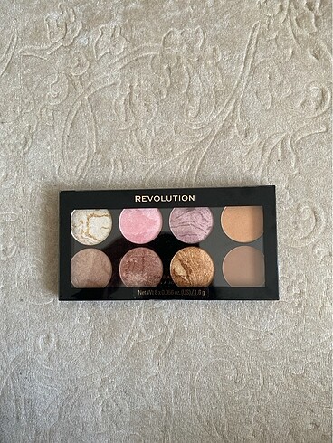 Revolution blush palette ( allık paleti )