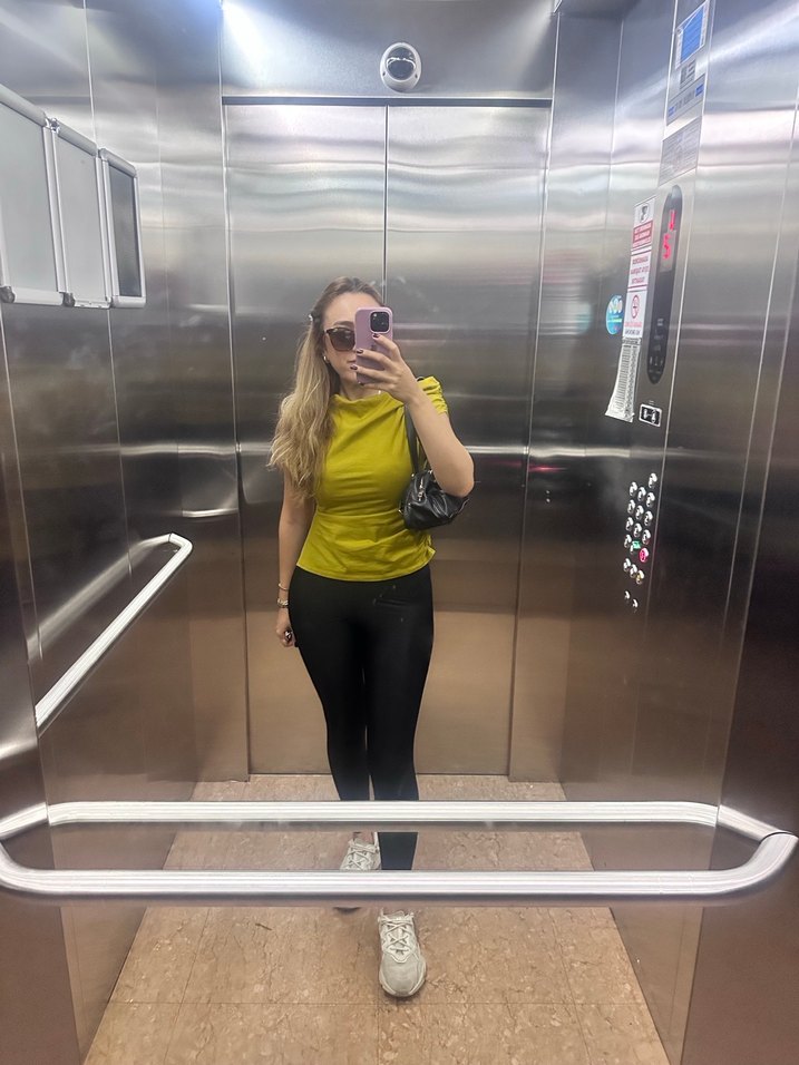 Parlak Sarı Yüksek Yakalı Kolsuz Atlet - Görsel 2