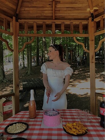 Beyaz Arkası İpli Prenses Elbise (Kiralanır)