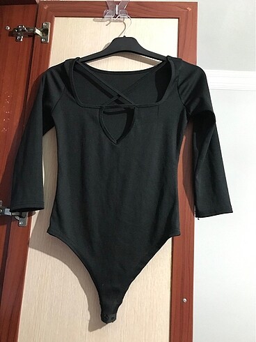 xs Beden sırt dekolteli bodysuit