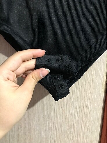 Diğer sırt dekolteli bodysuit