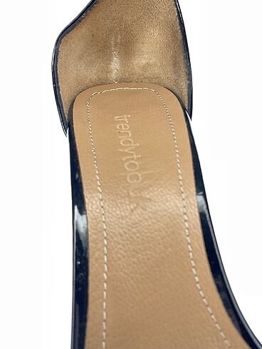 36 Beden siyah Renk Vintage Love Platform %70 İndirimli.