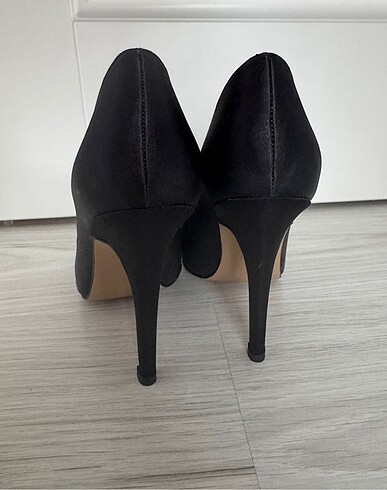 37 Beden Siyah taşlı stiletto