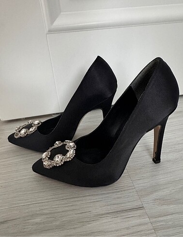 Diğer Siyah taşlı stiletto