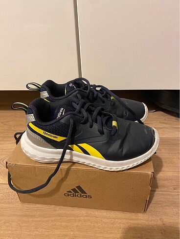 28 Beden 28 no reebok erkek çocuk spor ayakkabı
