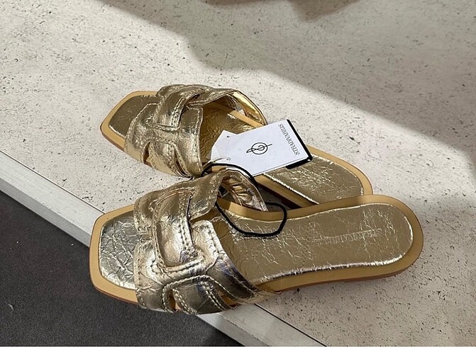 Stradivarius Gold Terlik