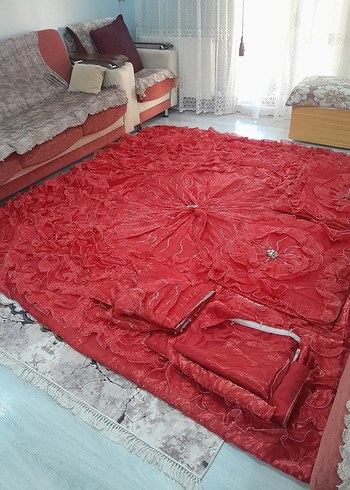 Nakışlı Parlak Kırmızı Yatak Örtüsü - Görsel 3