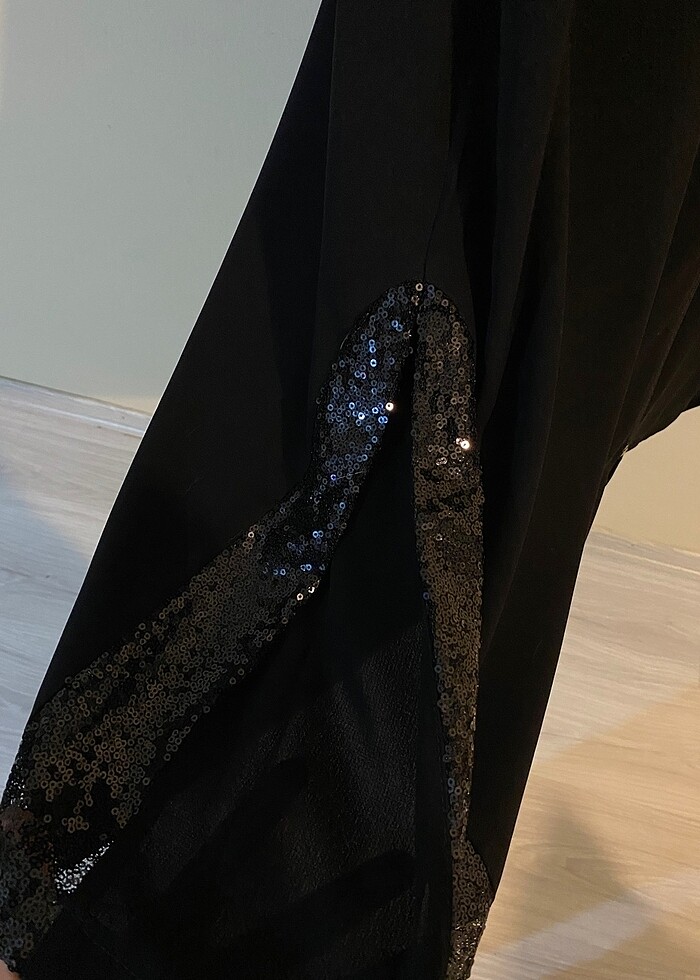 Pul İşlemeli Şık Siyah Ferace - Görsel 5