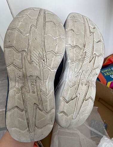33 Beden Skechers spor ayakkabı