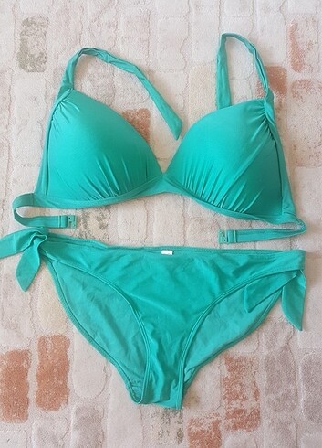 yeşil bikini