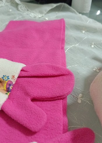 Çocuklar için renkli pembe baskılı atkı bere eldiven çorap - Görsel 2