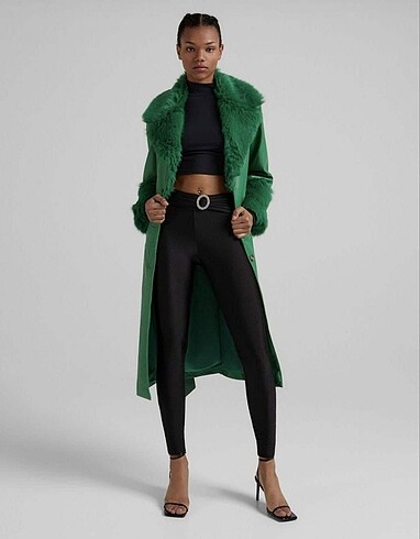 BERSHKA ORJİNAL SIRT DEKOLTELİ ŞIK BLUZ