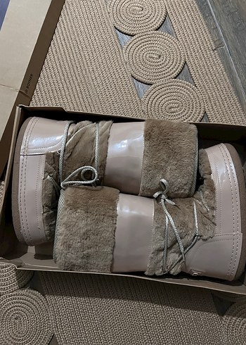 Bej Süet Kürklü Dolgu Topuk Kadın Bot - Görsel 8