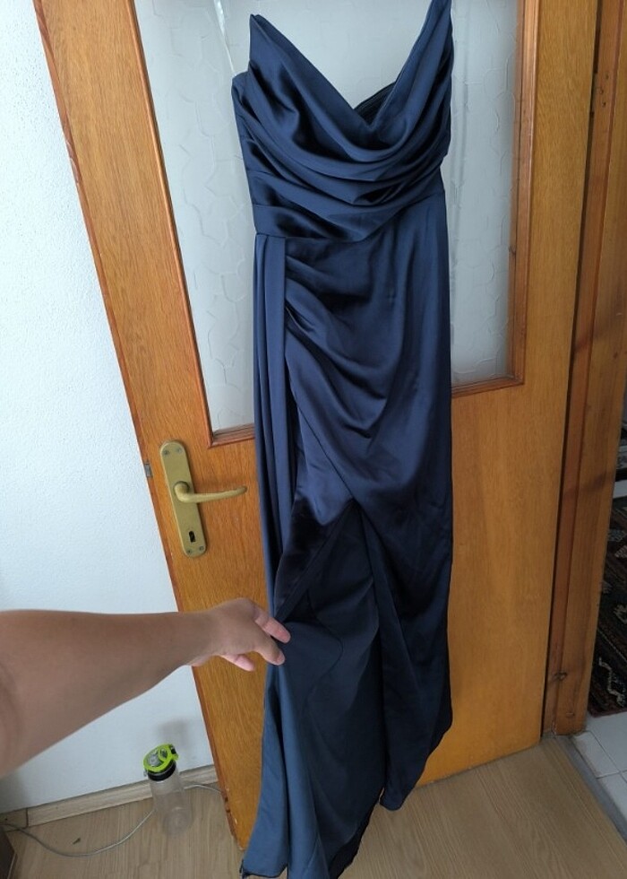 Yırtmaçlı gece abiye elbise - Görsel 3