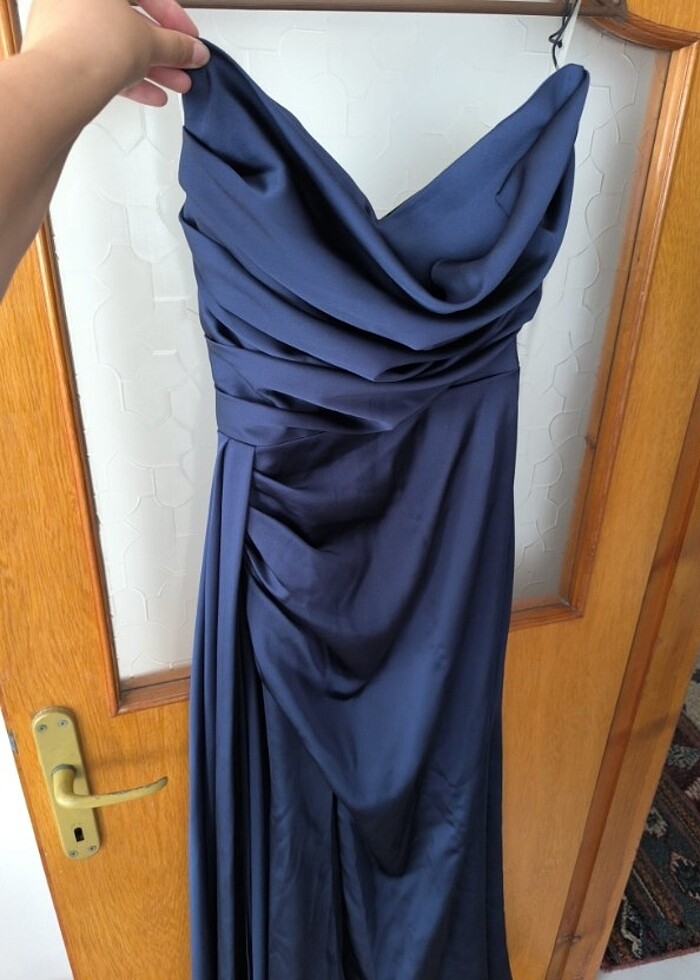 Yırtmaçlı gece abiye elbise - Görsel 2