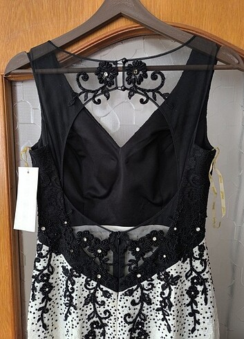 Siyah beyaz şık gece abiye elbise - Görsel 4