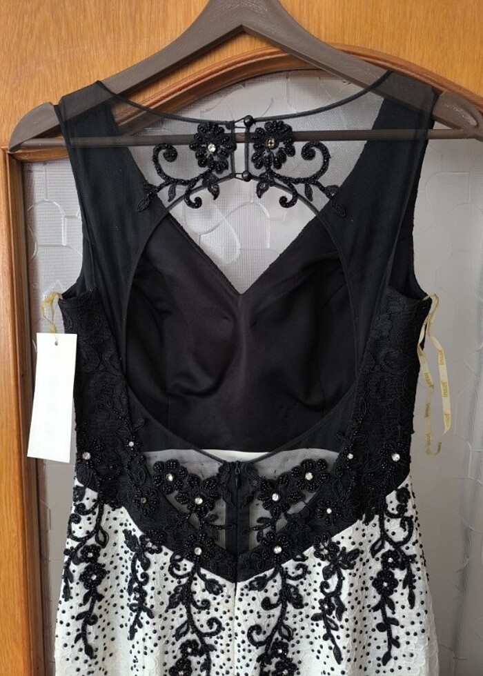 Siyah beyaz şık gece abiye elbise - Görsel 4