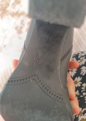 37 Beden Kare Topuklu Siyah Deri Kadın Bot