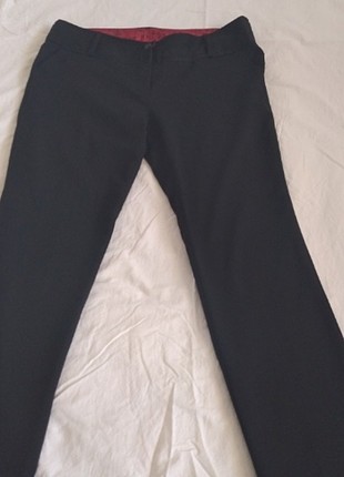 Kullanılmış kaliteli bir pantolon.