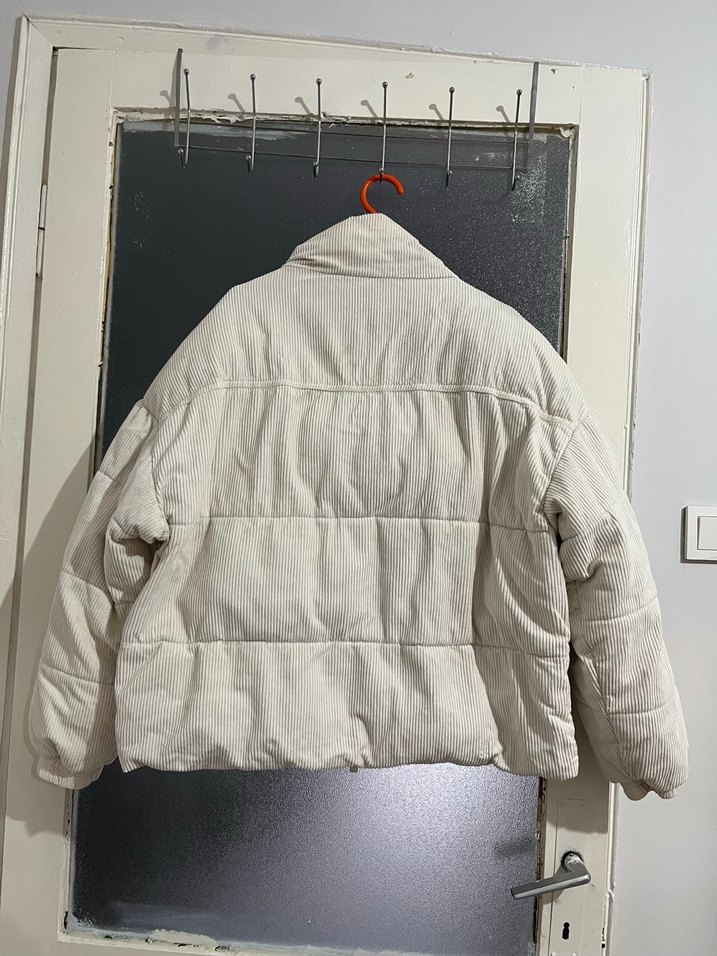 Yüksek Yakalı Kadın Mont - Görsel 4