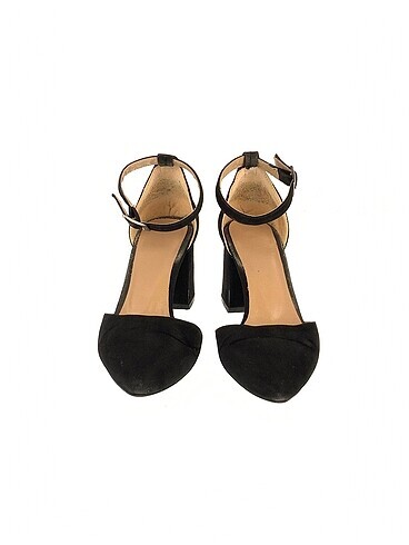 38 Beden PreLoved Sandalet %70 İndirimli.