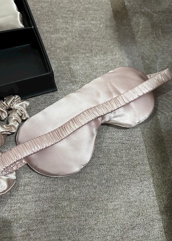 Gri Saten Uyku Maskesi ve Saç Tokası Seti - Görsel 4