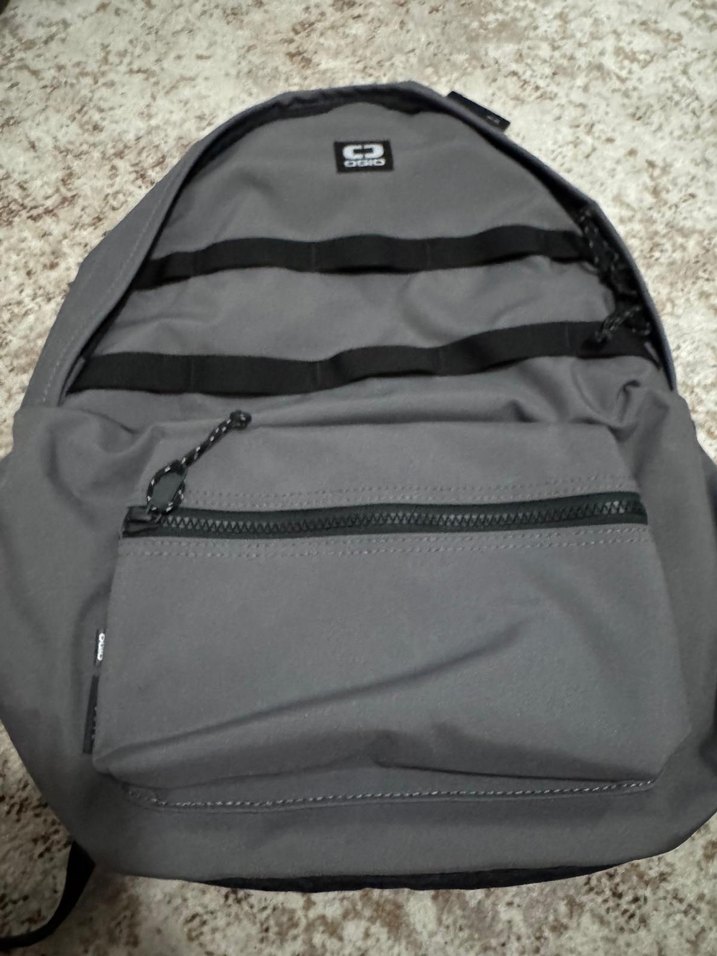 Gri Fermuarlı Kadın Sırt Çantası - Görsel 3