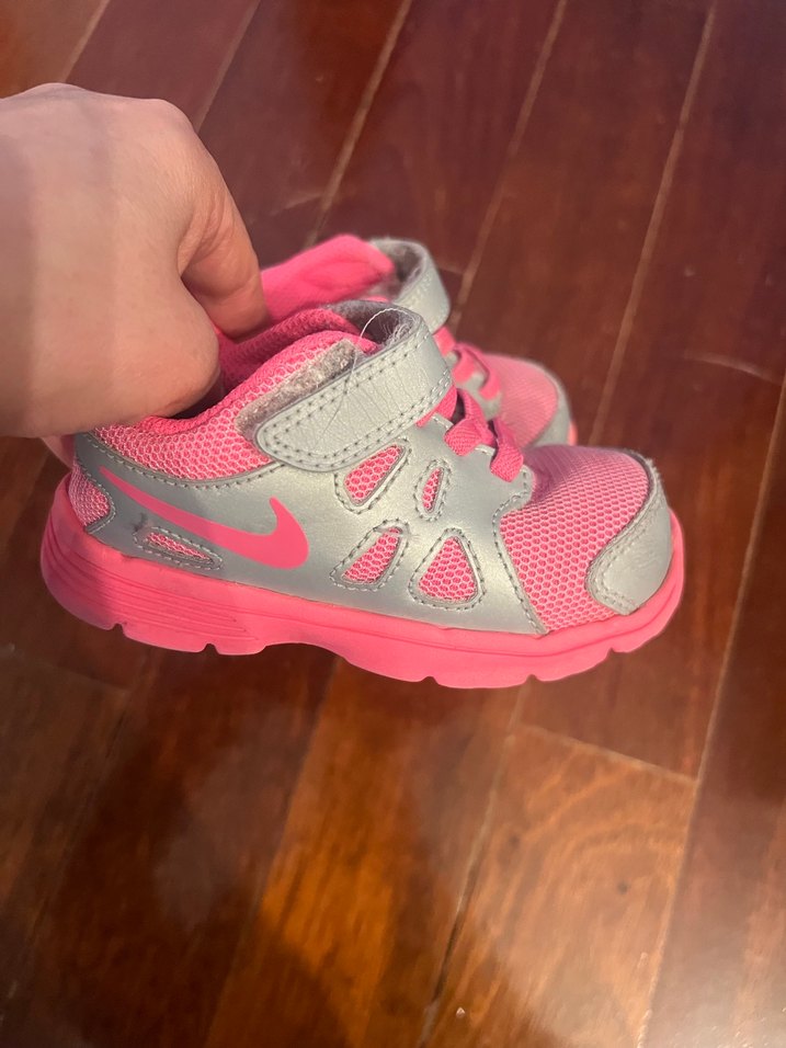 Orjinal NİKE Kız Çocuk Pembe Gri Cırt Cırtlı Spor Ayakkabı - Görsel 2