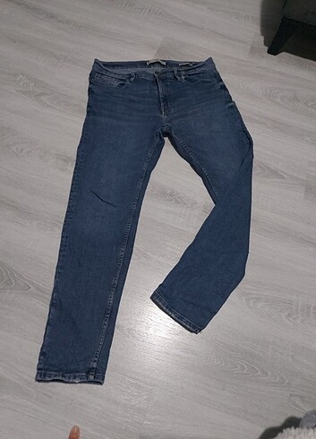MANGO marka erkek kot pantolon.