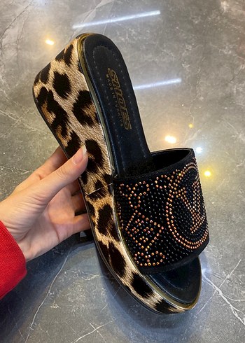39 Beden Leopar Desenli Pul Detaylı Platform Terlik