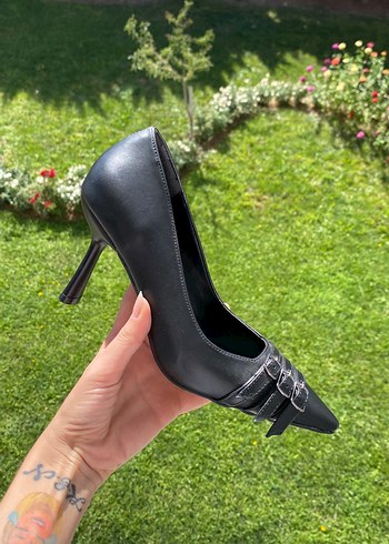 Tokalı Siyah Stiletto Topuklu Kadın Ayakkabı