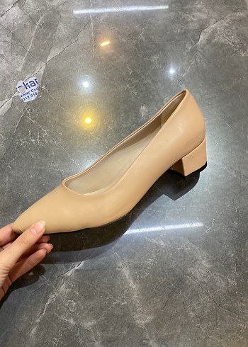 Bej Minimalist Kadın Topuklu Ayakkabı
