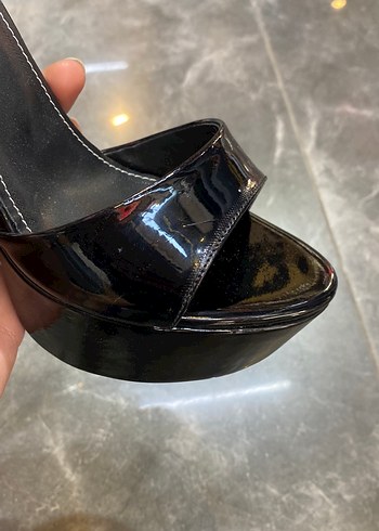 Diğer Siyah Rugan Kemerli Yılan Desenli Stiletto