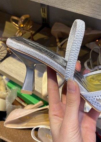 Beyaz İşlemeli Payetli İnce Topuklu Kadın Ayakkabı - Görsel 2