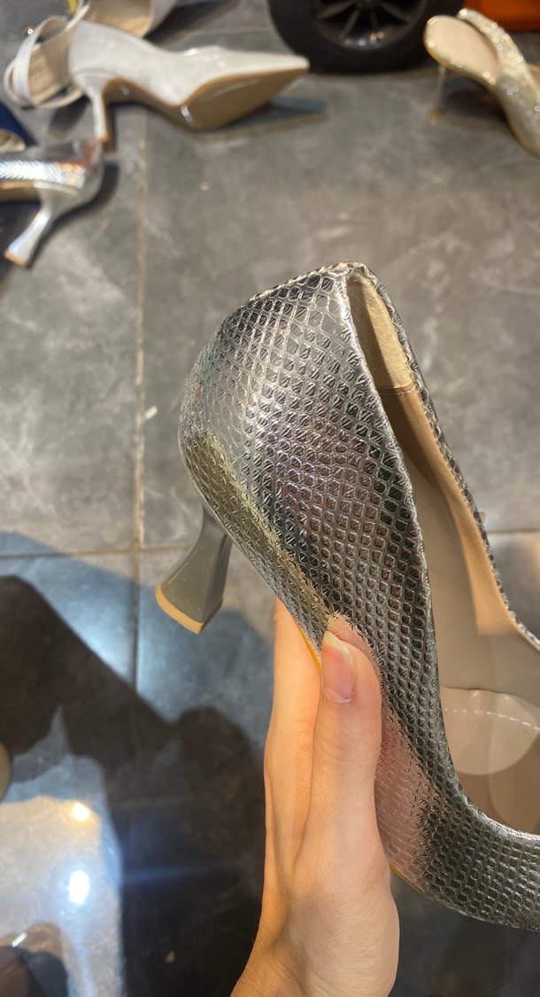 Gri Yılan Desenli Pliseli Stiletto Topuklu Kadın Ayakkabı - Görsel 2