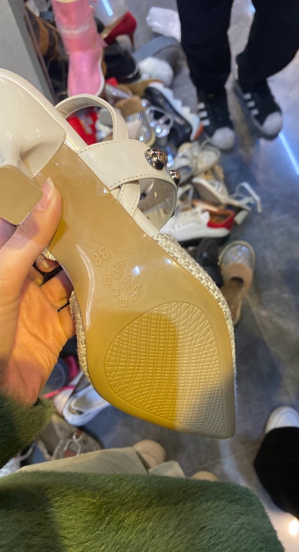 İnci Detaylı Beyaz Stiletto Topuklu Ayakkabı - Görsel 4