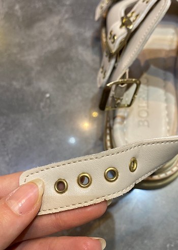 Beyaz Tokalı Platform Topuklu Kadın Sandalet - Görsel 3