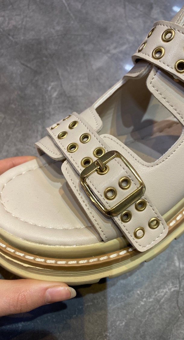 Beyaz Tokalı Platform Topuklu Kadın Sandalet - Görsel 2