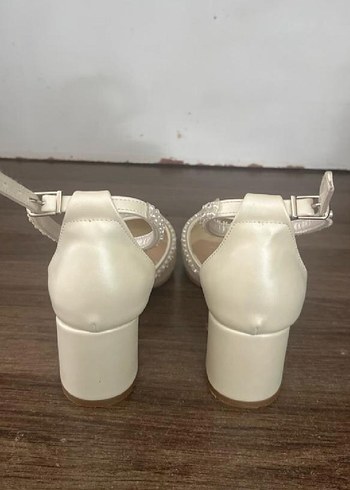 İnci Detaylı Beyaz Dolgu Topuklu Abiye Ayakkabı - Görsel 2