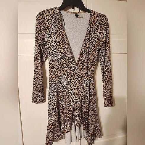 38 Beden leopar print wrap elbise. 38 beden fakat 36 uyumlu sayılır.