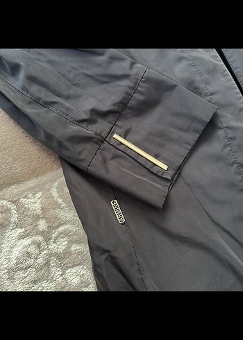 Drapeli Siyah Gotik Uzun Yağmurluk - Görsel 3